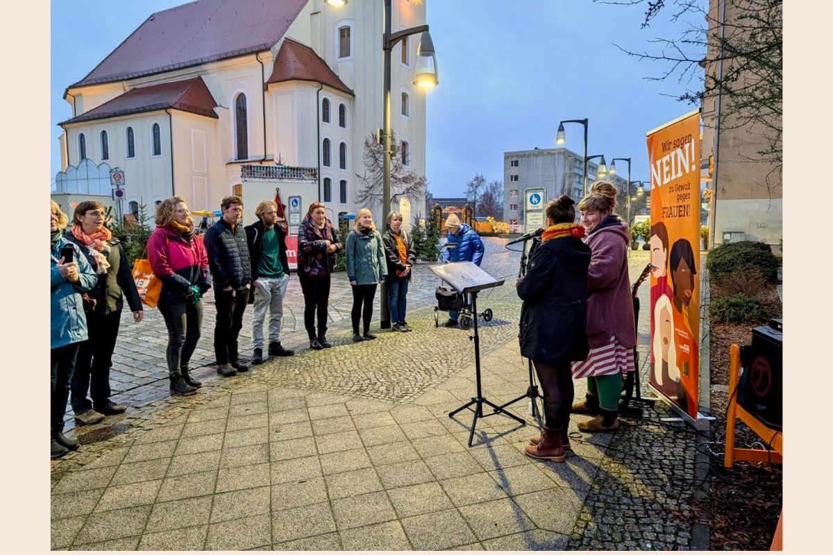 Image: 2025-12-08-mahnwache-femizide-01